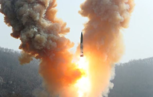 Koreja e Veriut lëshon dy raketa si përgjigje ndaj nëndetëses amerikane