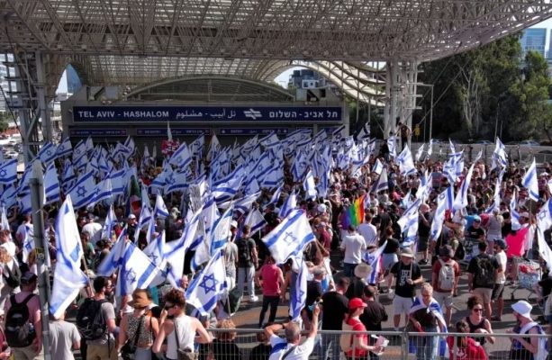 Mijëra izraelitë marshojnë kundër projektligjit për gjyqësorin