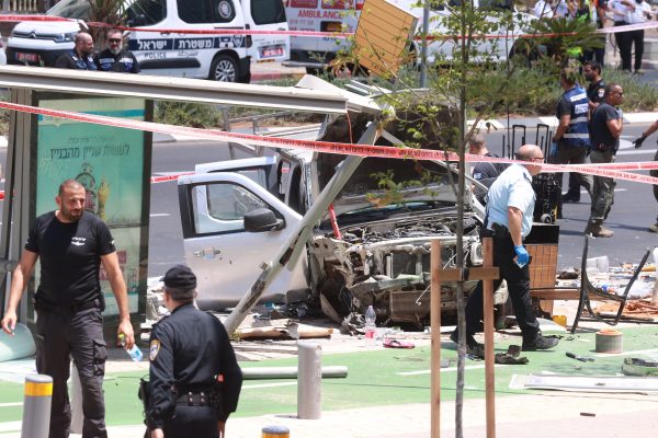Izraeli vijon operacionin ushtarak; kamioni përplas turmën në Tel Aviv, dyshohet për sulm terrorist