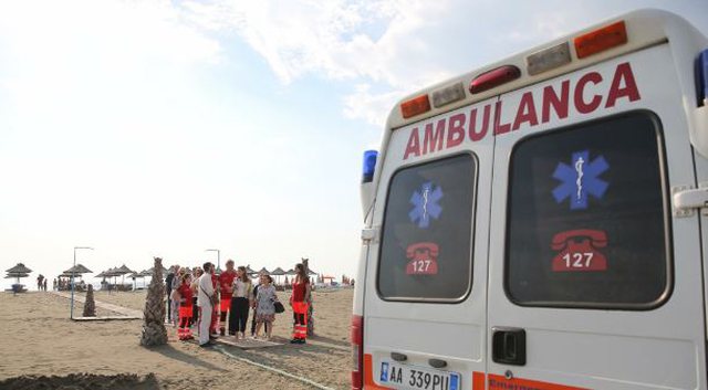 Tragjedia në Vilë-Boshtovë/ Plazhi pa rojë vrojtimi, pushuesit: Ambulanca nuk hyri fare, mund të shpëtonin