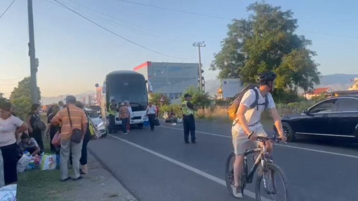 U përplasën me autobuzin; ndërron jetë çifti i bashkëshortëve nga Shkodra