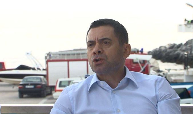 Ahmetajt i sekuestrohen 6 pasuri dhe 124 mijë euro/ SPAK: Kemi gjetur dokumenta, USB, telefona dhe kompjutera