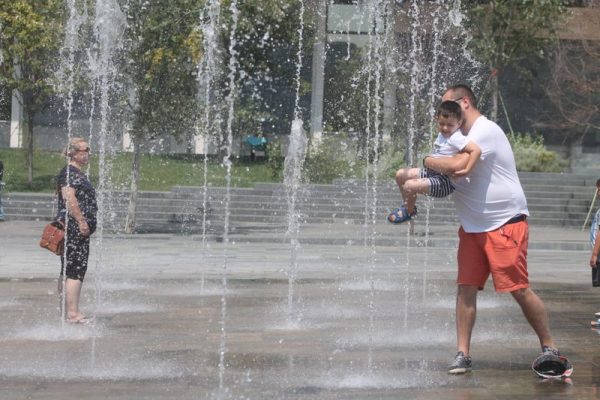 Moti për të premten, temperaturat deri në 39°