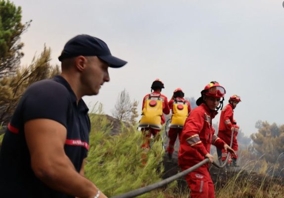 Situata e zjarreve/ Peleshi: Vatër aktive edhe në Tiranë, po punojmë në disa zona të vendit
