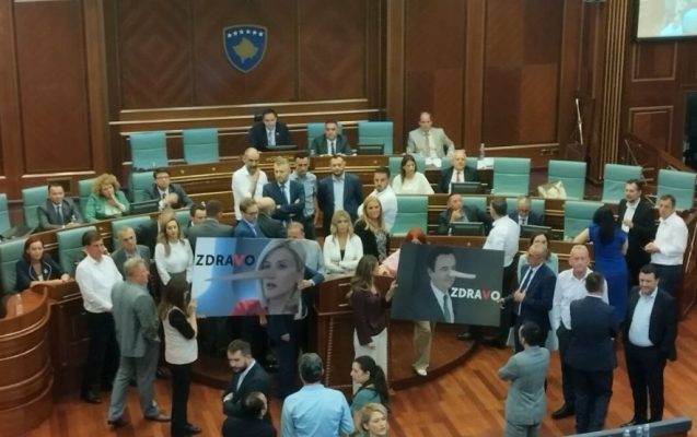 Rinisin tensionet në Kuvendin e Kosovës, bllokohet foltorja