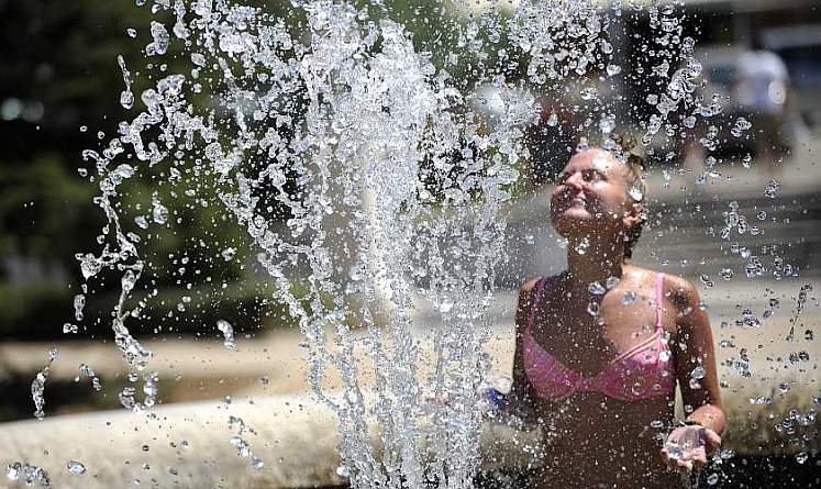 Moti  E enjtja përvëluese  temperaturat arrijnë deri në 39°C