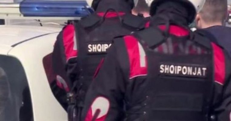 Lëvizte me pistoletë pa leje në rrugët e Tiranës/ “Shqiponjat” arrestojnë punonjësin e Gardës