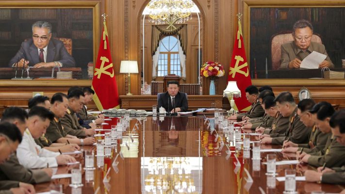 Kim Jong Un i kërkon Koresë së Veriut rritje drastike të prodhimit të raketave