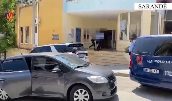 Qëlloi me pistoletë nga makina/ Policia arreston 23-vjeçarin, në shtëpi i gjen kokainë dhe kanabis