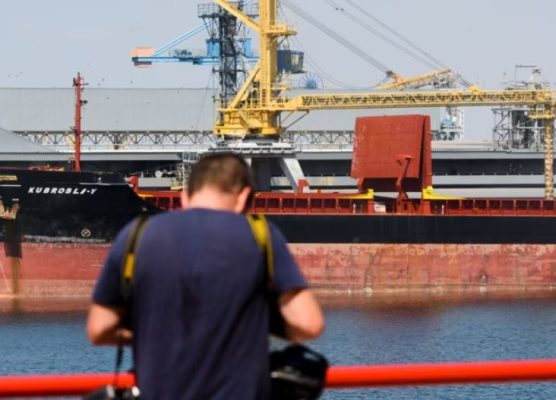 Ukraina raportohet se po finalizon marrëveshjen për sigurimin e anijeve me drithëra