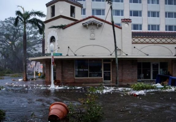 Florida urdhëron evakuimin e banorëve për shkak të uraganit Idalia