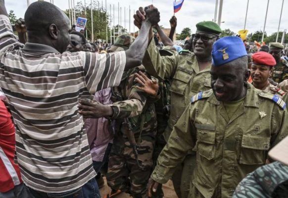 Uashingtoni, bota vëzhgojnë situatën në Niger, ndërsa udhëheqësit ushtarak nuk tërhiqen
