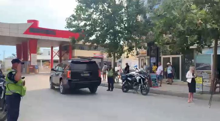 VIDEO- Meloni pritet të zbresë në Vlorë/ Rama shkon ta presë në port