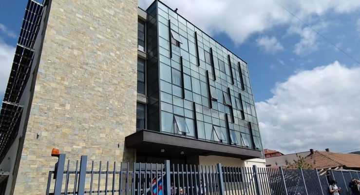 Ambasada e SHBA-së: Vendimi për ndërtesën komunale në Mitrovicën e Veriut në kundërshtim me kërkesat tona