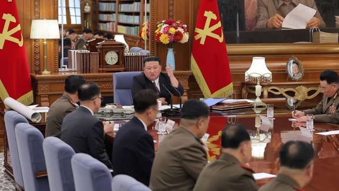 Lideri verikorean shkarkon shefin e ushtrisë dhe rrit “përgatitjet për luftë”