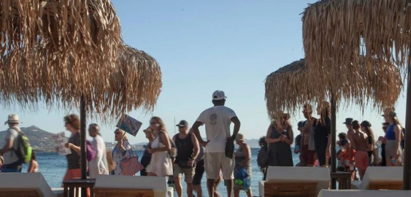 ‘Zaptuan’ plazhet në Mykonos, Rodos dhe Paros/ Greqia çon pas hekurave 22 drejtues biznesesh në zonat turistike