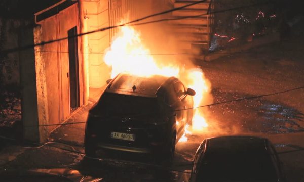Digjet automjeti në Velipojë, dyshimet e para