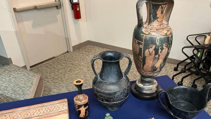 Italia rikthen artefaktet antike nga SHBA-ja