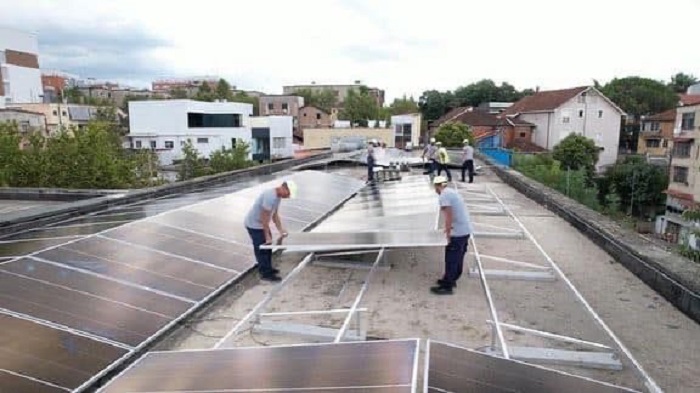 Veliaj publikon nismën e re në Tiranë, Bashkia nis vendosjen e impianteve fotovoltaike nëpër shkolla