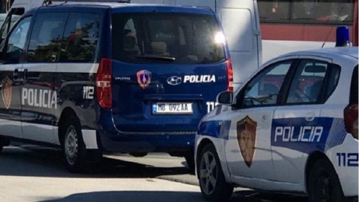 Theu masën e sigurisë “Arrest në shtëpi”, vihet në pranga 26-vjeçari në Gjirokastër