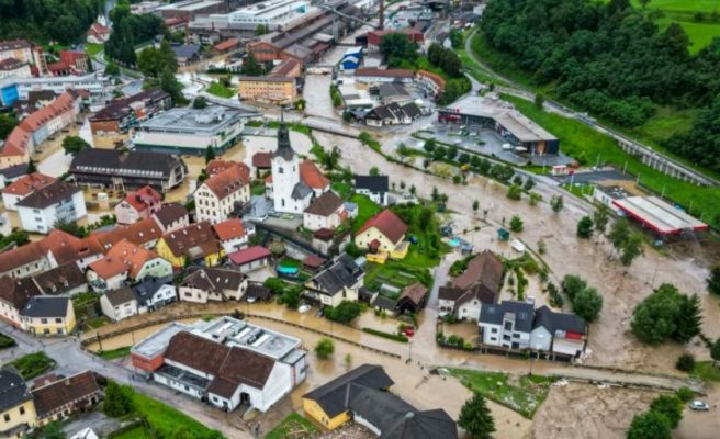 Përmbytje në Slloveni/ Tre persona humbin jetën, evakuohen qytetarët