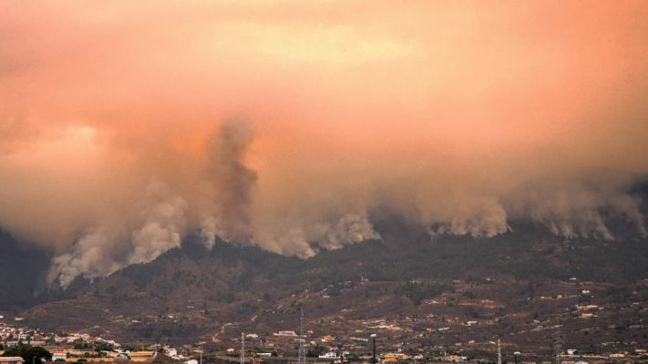 Digjen ishujt Tenerifet në Spanjë, evakuohen 26 mijë banorë