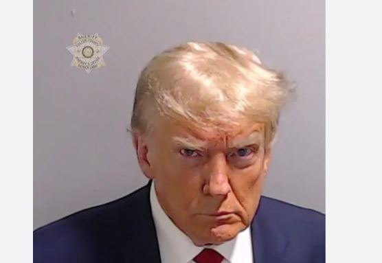 Fotografia e arrestimit të Donald Trump, një imazh që hyn në historinë amerikane