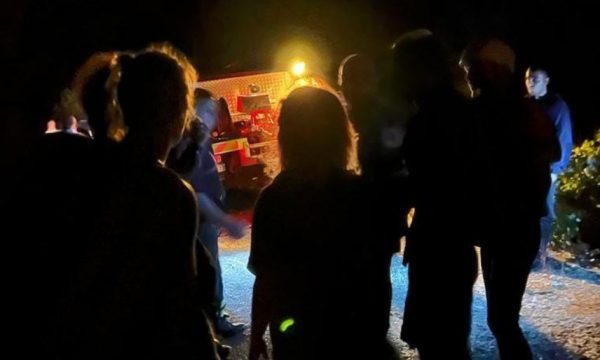 Humbën gjatë natës në plazhin “Pllakatun”, policia shpëton 4 turistët spanjollë