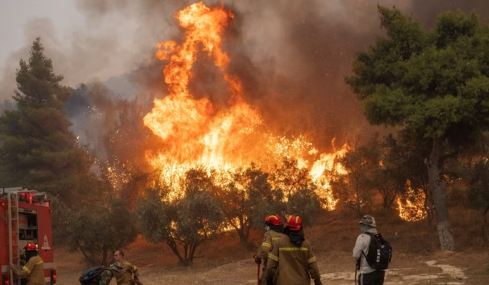 Zjarret “kërcënuese” në Greqi/ 20 viktima, dhjetra të plagosur dhe disa persona të arrestuar