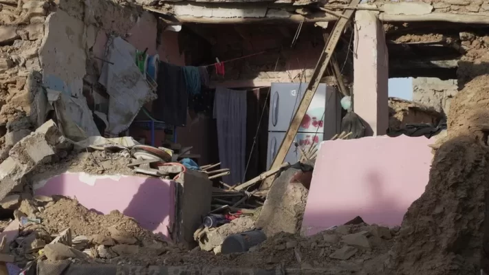 Tërmeti shkatërrues në Marok/ Rrëfimi tronditës i burrit: Më duhet të zgjidhja kë do shpëtoja, djalin apo prindërit