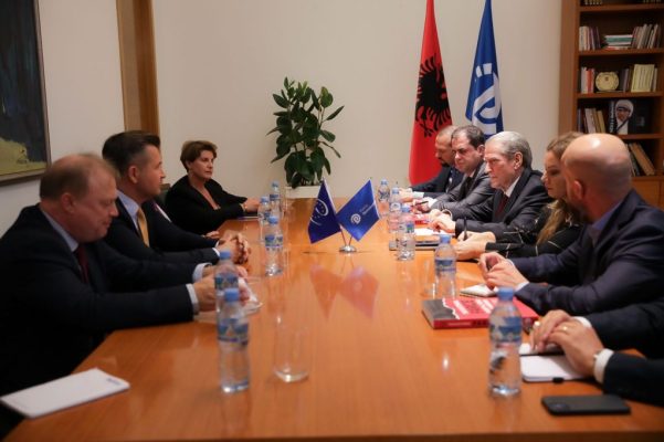 Berisha dhe Bardhi presin reporterët e Këshillit të Europës: Në Shqipëri krimi kthehet në votë, e vota në krim
