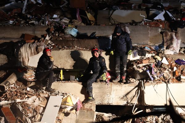Video- Ndërtesa që shemben dhe njerëz në mes të rrugës/ Pamjet “horror” nga Maroku, pas tërmetit shkatërrimtar