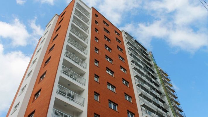 “Apartamentet do rriten me 35%, nëse qeveria nuk reagon”/ Ndërtuesit kundër Referencave: Vendimi rrit taksat