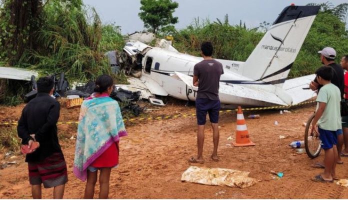 VIDEO- Avioni me turistë i nisur nga Brazili rrëzohet në pyjet e Amazonës/ Regjistrohen 14 viktima