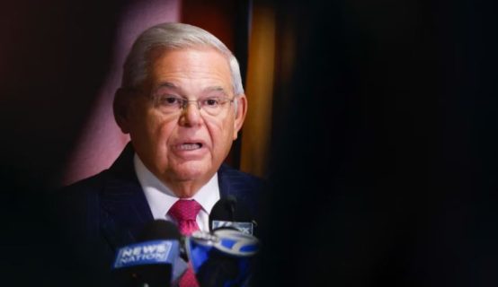 Senatori Menendez në gjykatë për t’u përballur me akuzën për marrje ryshfeti