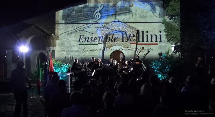 Artistë italianë koncert në Apolloni; kolonar zonare të filmave pushtojnë parkun arkeologjik
