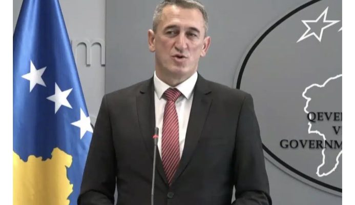 Rashiqi  akuzon Serbinë për shantazh dhe i kërkon lirimin e drejtorit të Leposaviçit