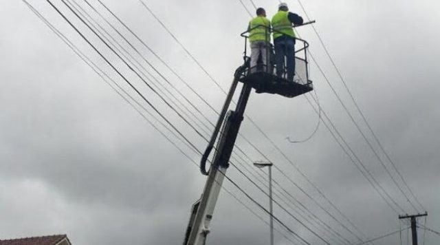 40 fshatra në juglindje pa energji elektrike si pasojë e motit të keq