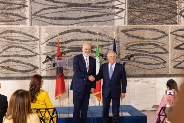 “Pensionet me Italinë drejt njohjes”/ Rama me zv/kryeministrin Tajani: Italia pjesë e ndërtimit të hekurudhës Tiranë-Durrës