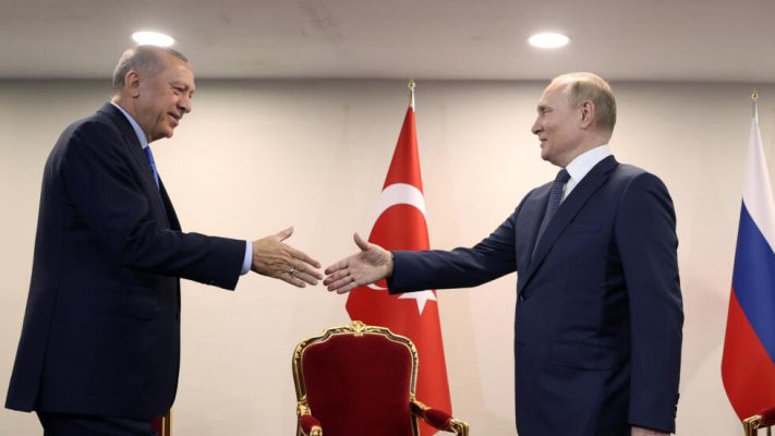 Erdogan takohet me Putin; në fokus të takimit, marrëveshja e re për eksportin e drithërave