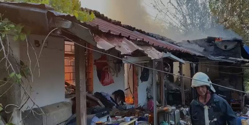 Shkrumbohet banesa në Shkodër, shpëton mrekullisht i moshuari