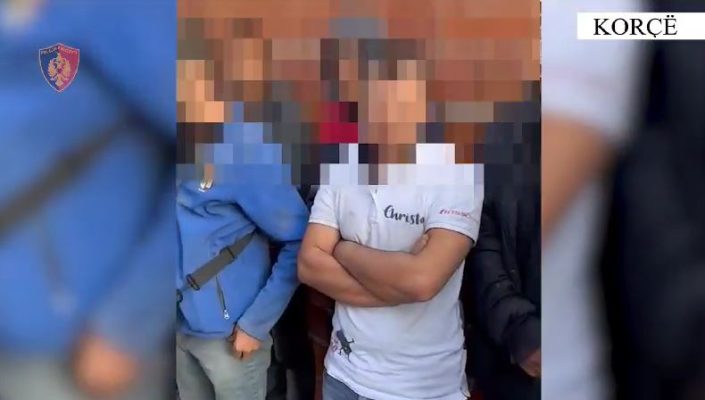 “10 mijë euro në këmbim të lirisë”/ Mbajtën peng 23 emigrantë të paligjshëm, arrestohen tre persona në Maliq