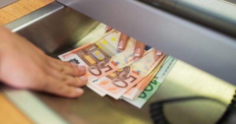 Shtrenjtohet kredia në euro, ndikoi vendimi i Bankës Qendrore Europiane për rritjen e normës së interesit