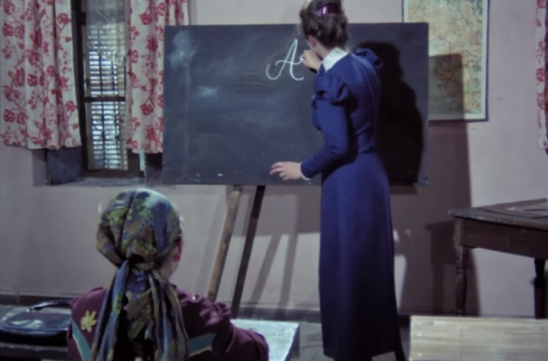 Restaurohet filmi “Mësonjëtorja”/ Aktorët shohin veten në rolet e vitit 1979