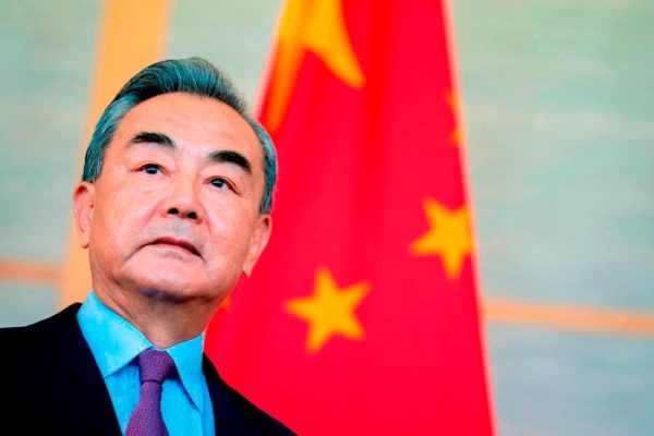 Ministri i Jashtëm kinez vizitë në Rusi, takim me homologun rus
