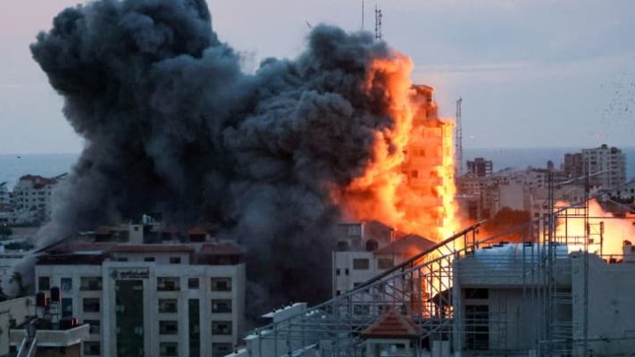 Dhjetra të vrarë në Gaza, Izraeli: Goditëm 320 objektiva, shkatërruam baza terroriste