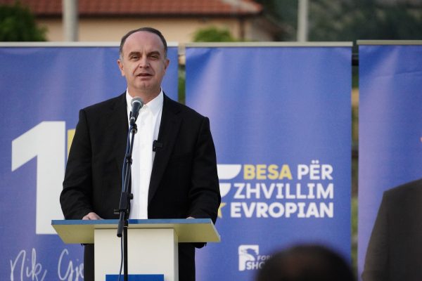Shqiptarët “zgjidhin” krizën e qeverisë së re në Malin e Zi