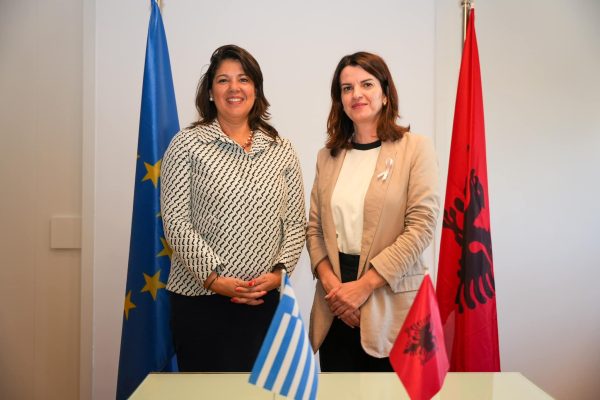 Ministrja Koçiu në takimin me ambasadoren e Greqisë: Intensifikim i bashkëpunimit në shëndetësi