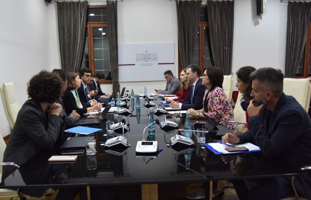 Ministri i Financave dhe Ekonomisë, Ervin Mete zhvillon takim me Misionin e FMN-së