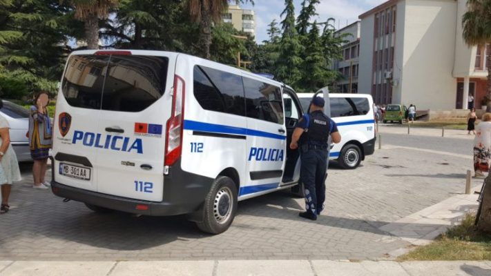 Plagosi me thikë adoleshentin, pranga 30-vjeçarit në Durrës